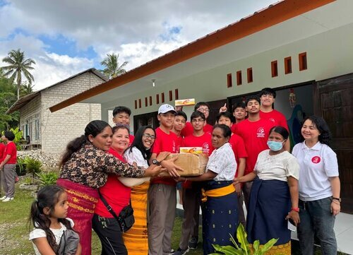 Foto Dokumentasi 11 Siswa BINUS SCHOOL Simprug Bangun Kembali Sekolah di Sumba NTT Sumber VRITIMES.com – Dorong Kemajuan Pendidikan di Wilayah Pelosok, 11 Siswa BINUS SCHOOL Simprug Bangun Kembali Sekolah di Sumba NTT | JAKARTA | termobariknews.com