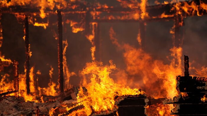 Foto Kebakaran Rumah Padat – Kebakaran Rumah Padat Penduduk di Tanah Abang, Jakarta, Diduga Akibat Arus Pendek Listrik | JAKARTA | termobariknews.com
