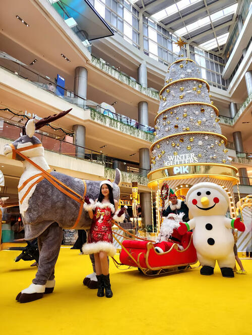 Foto Liburan di Winter Glitters PIK Avenue Bisa Ice Skating dan Belanja Sepuasnya 1 – Liburan di Winter Glitters PIK Avenue, Bisa Ice Skating dan Belanja Sepuasnya | JAKARTA | termobariknews.com