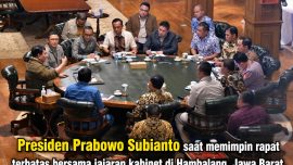 Presiden Prabowo Subianto memimpin rapat terbatas bersama Kabinet Merah Putih di Hambalang membahas isu strategis nasional