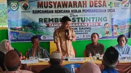 Kepala Desa Lubuk Saung Reki Pernando memimpin Musyawarah Desa dan Rembuk Stunting Tahun Anggaran 2026 di Balai Desa Lubuk Saung, Kecamatan Seberang Musi, Kabupaten Kepahiang.