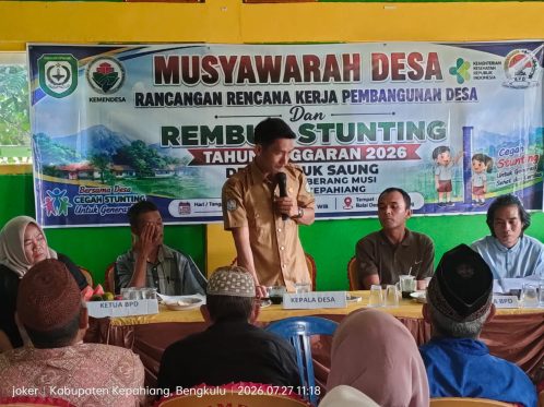 Kepala Desa Lubuk Saung Reki Pernando memimpin Musyawarah Desa dan Rembuk Stunting Tahun Anggaran 2026 di Balai Desa Lubuk Saung, Kecamatan Seberang Musi, Kabupaten Kepahiang.
